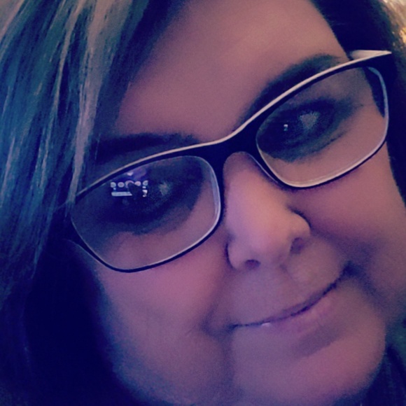 Meet your Posher, Cindy - Picture 2 of 2